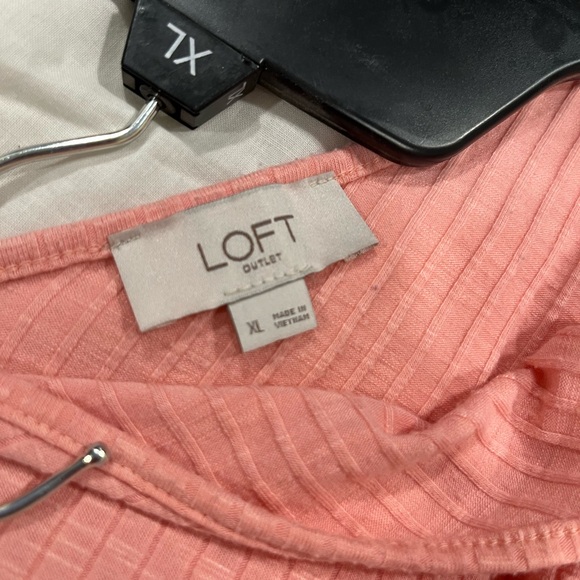 Peach/salmon LOFT tank - Picture 3 of 3